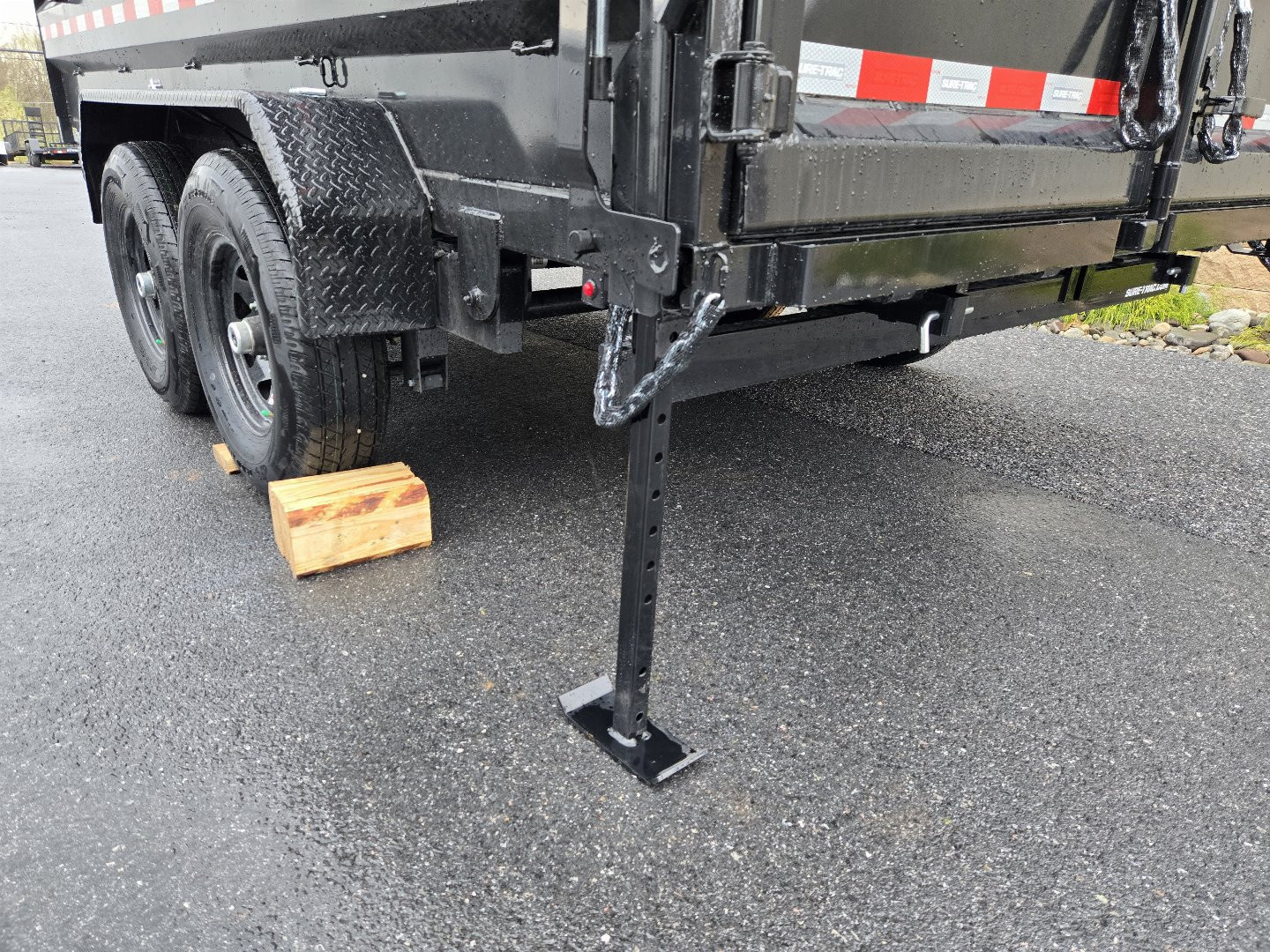 New 7 x 14 Sure-Trac HD Telescopic Dump Trailer, 14K GVWR ***w/ 15k Hydraulic Jack, Stabilizer Jacks, Ramps, Combo Gate, Tarp Kit & Battery Charger