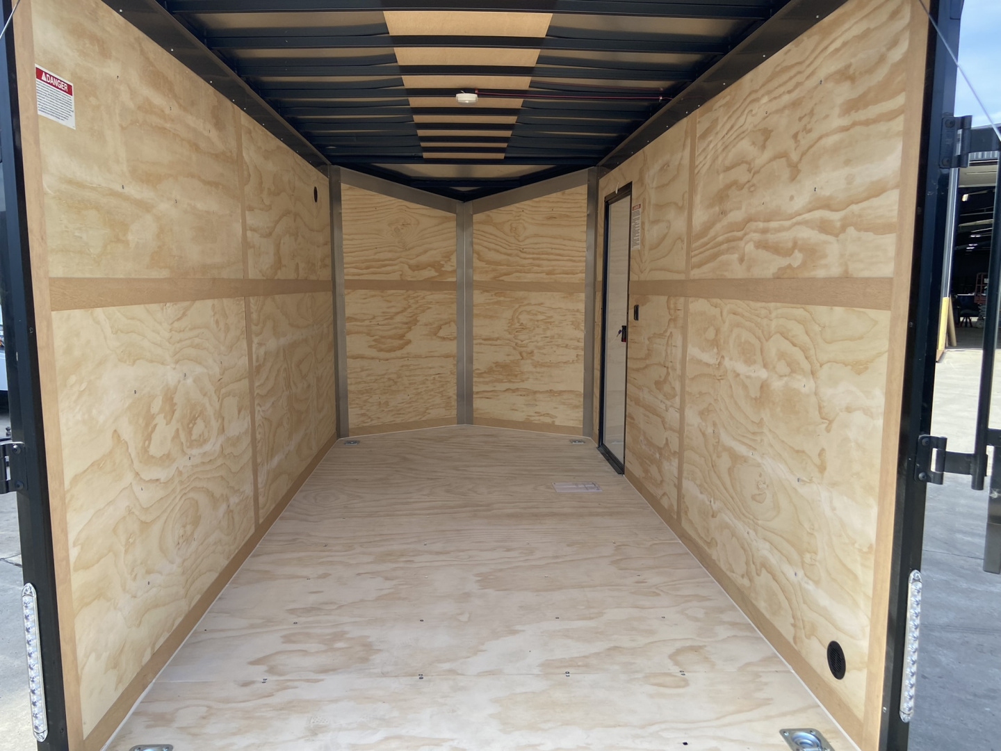 New 2025 United UJ Cargo / Enclosed Trailer 14'