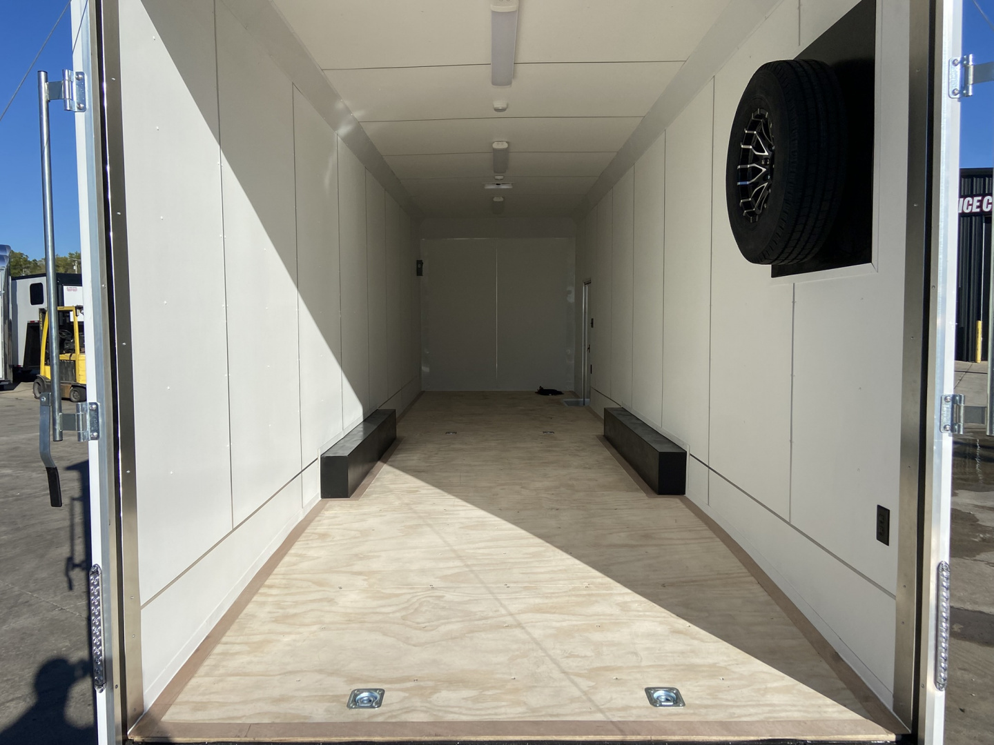 New 2026 United Trailers Car Hauler UXT 32'