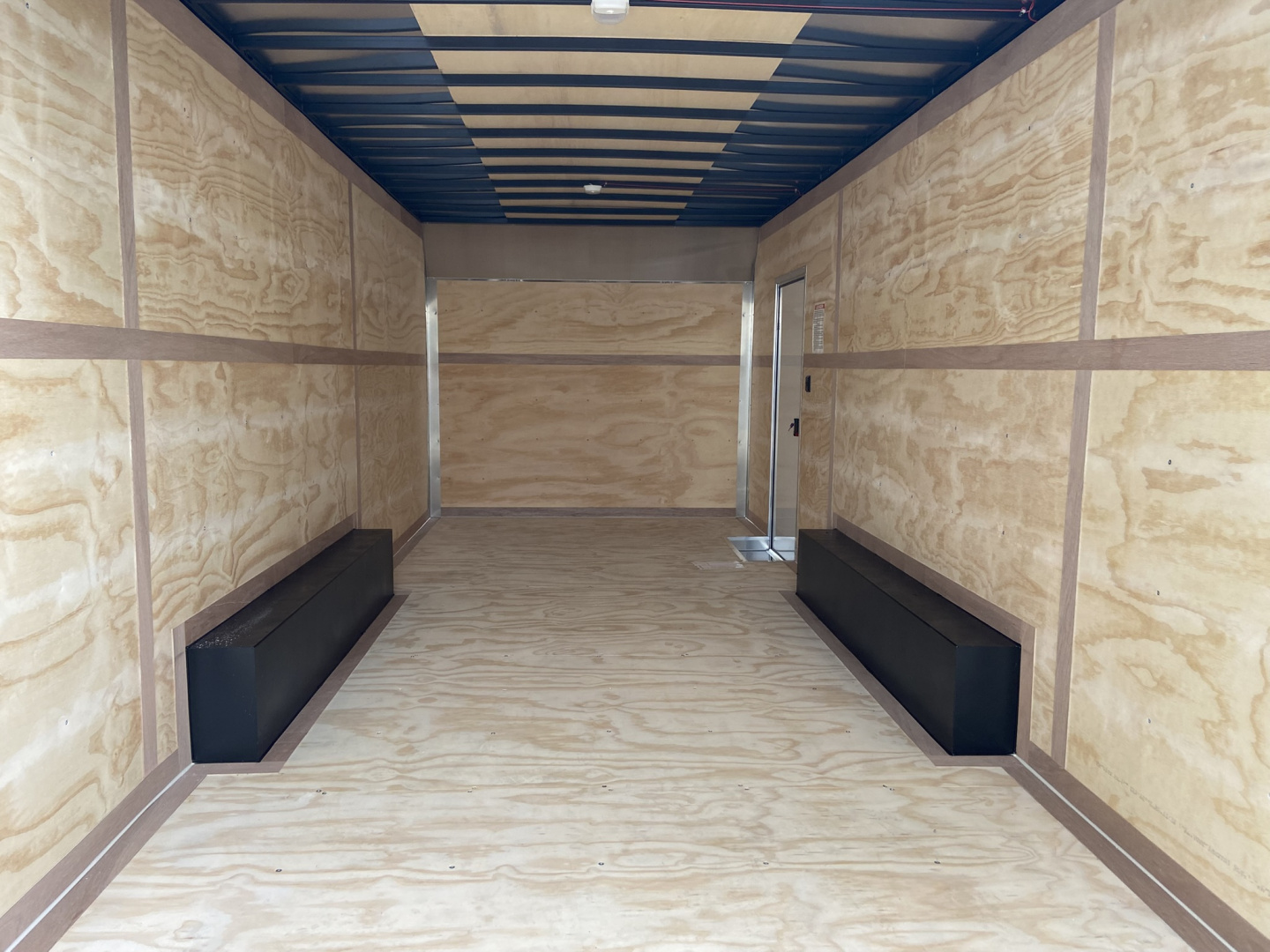 New 2026 United Trailers Cargo / Enclosed Trailer UXT 20'