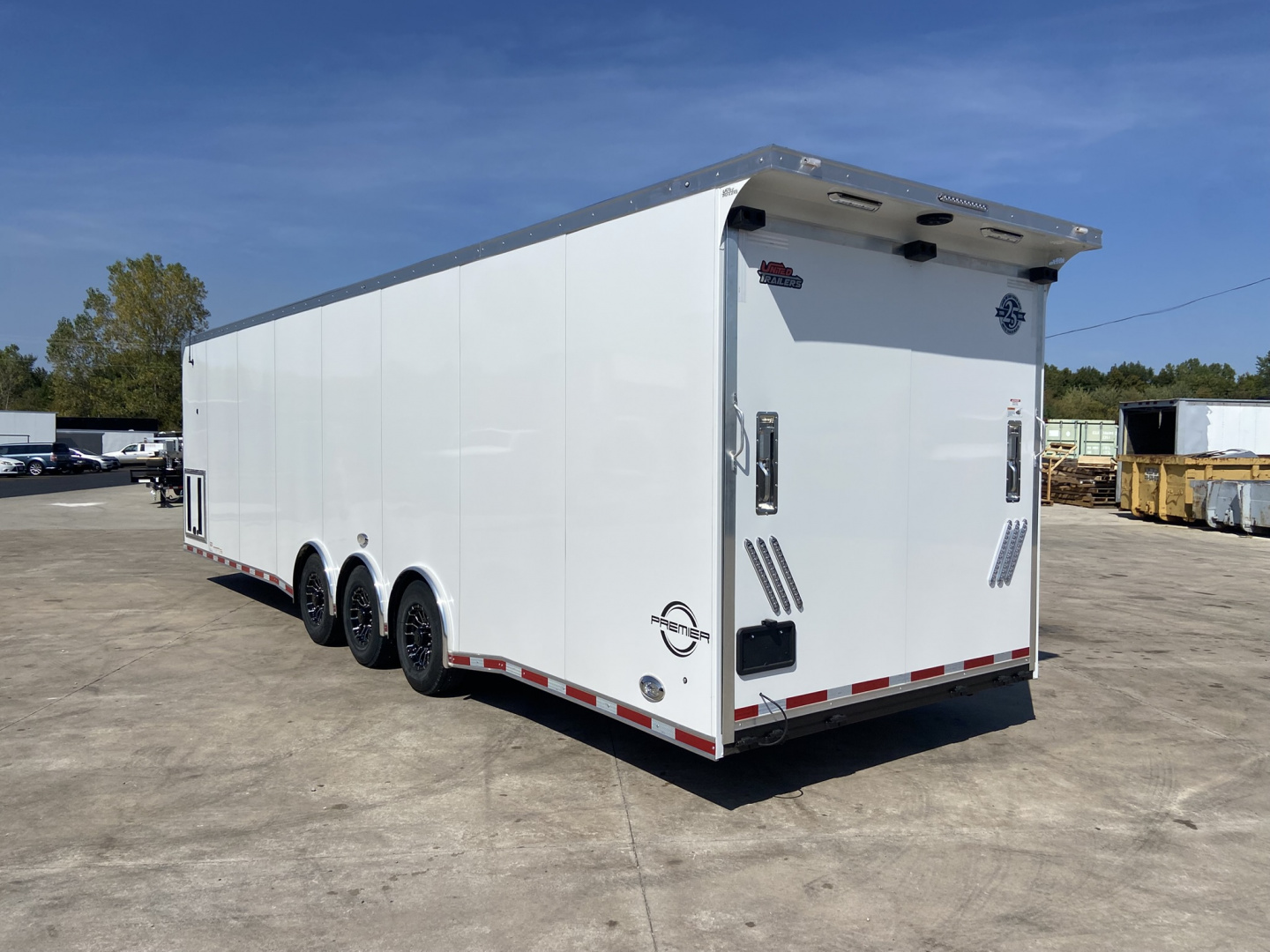 New 2026 United Trailers USH Racing Trailer 32'