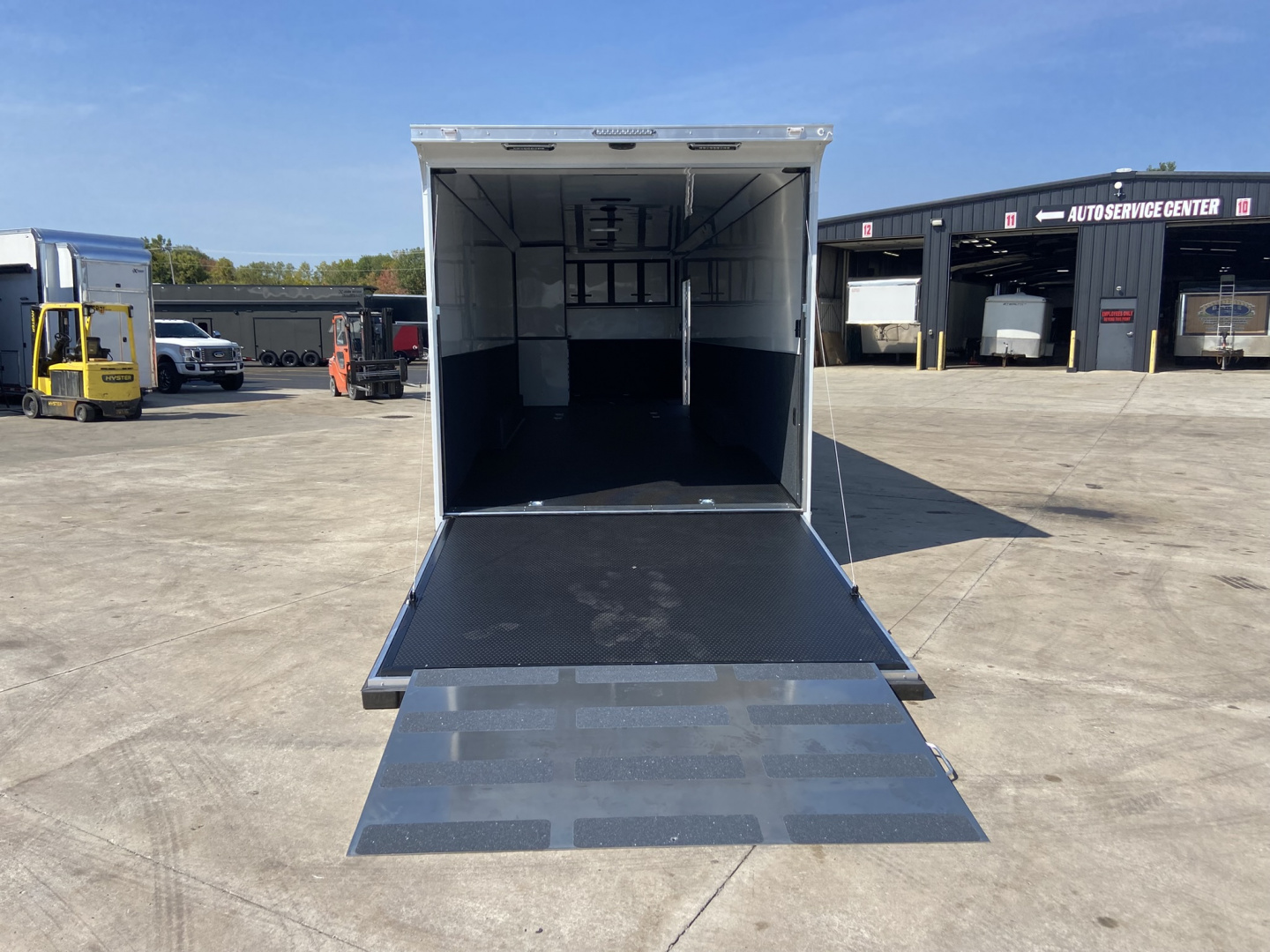 New 2026 United Trailers USH Racing Trailer 32'