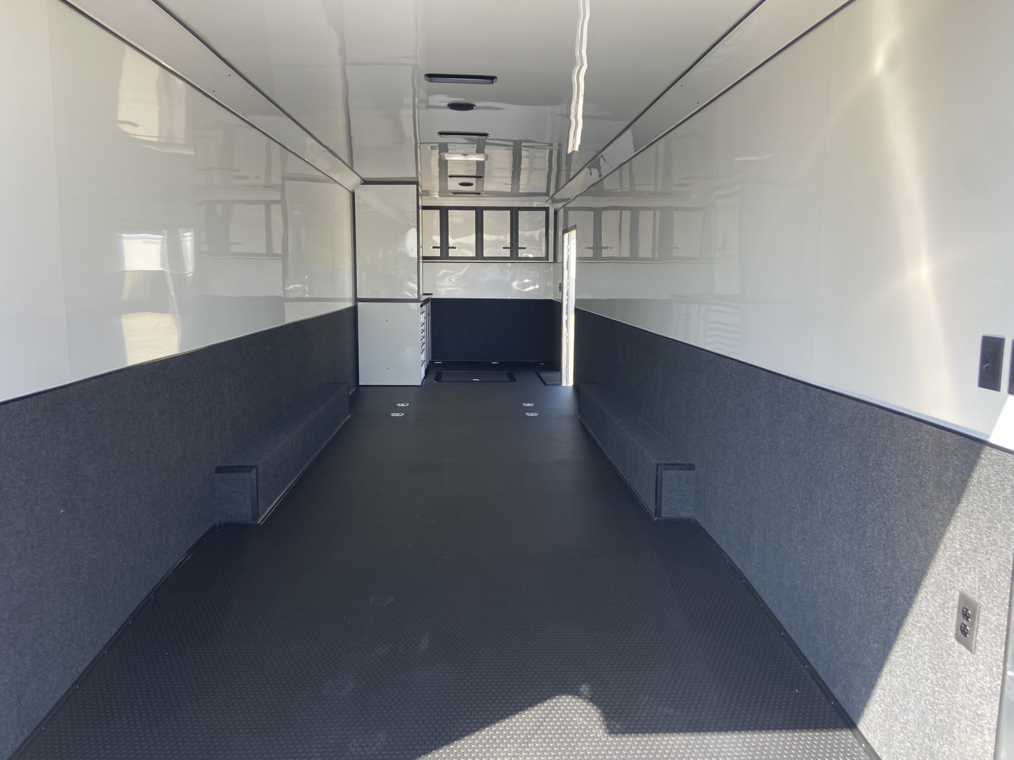New 2026 United Trailers USH Racing Trailer 32'