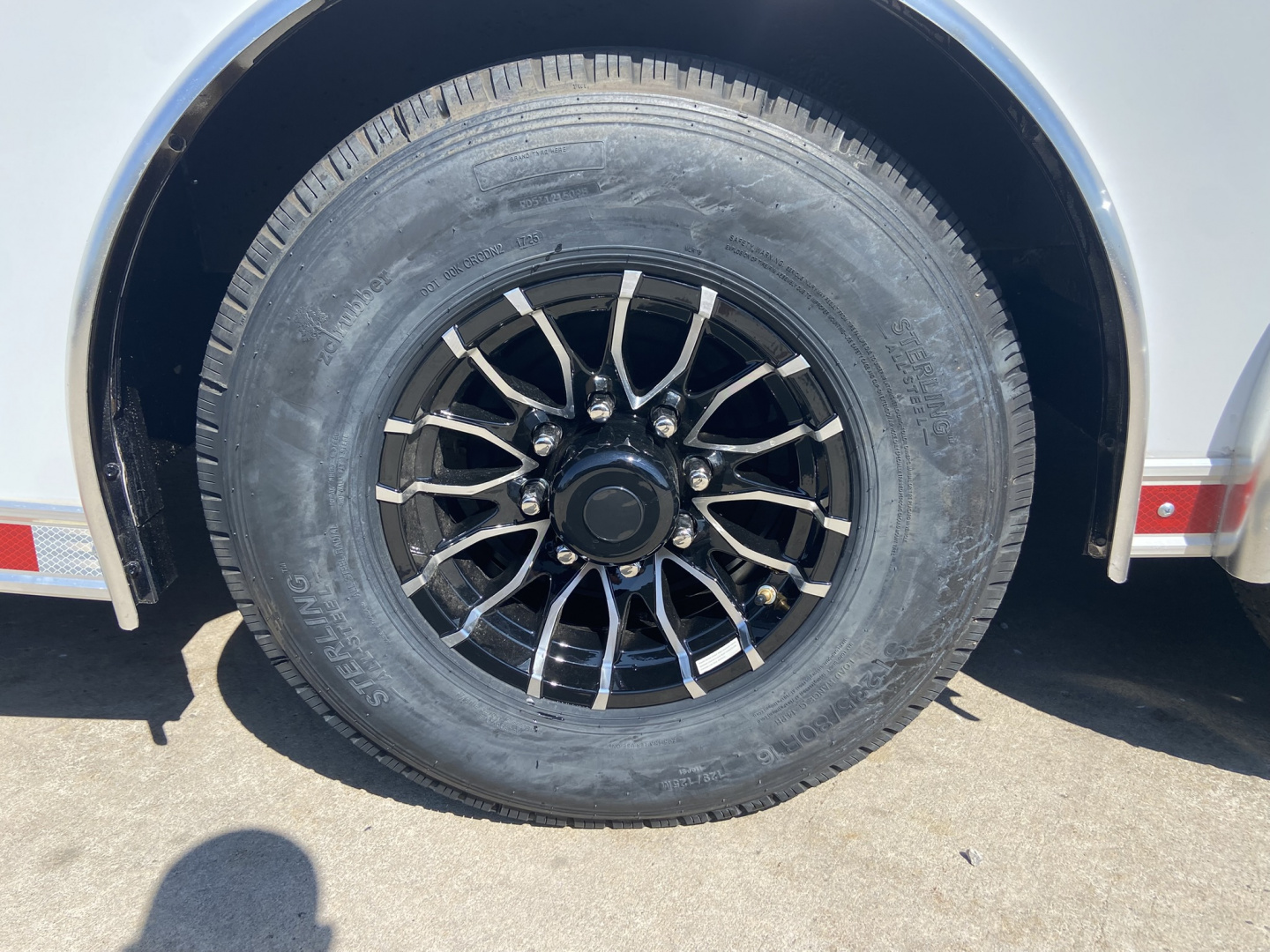 New 2026 United Trailers USH Racing Trailer 32'