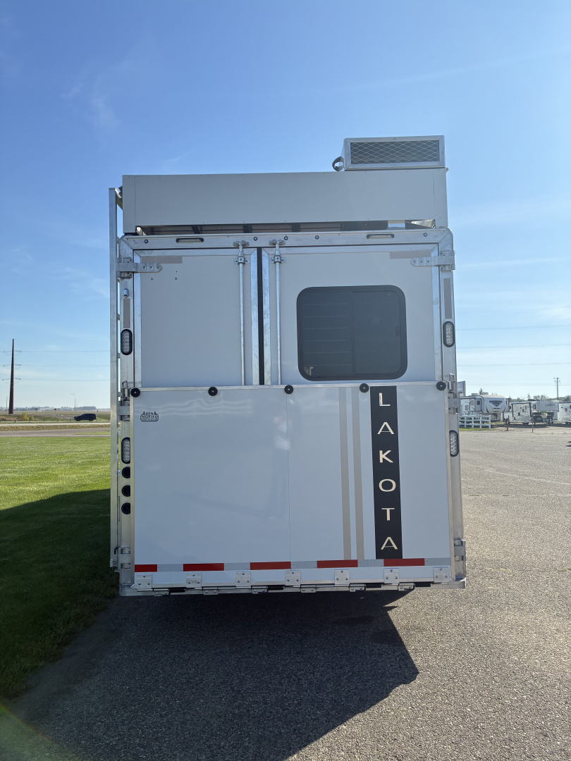 New 2026 Lakota IN8315SR 3H 15' LQ Horse Trailer