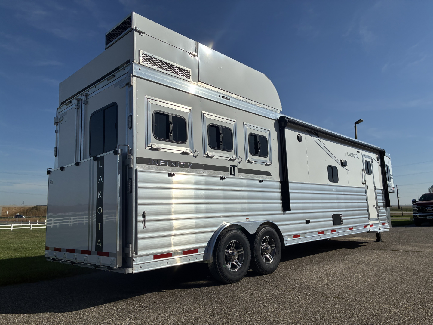 New 2026 Lakota IN8315SR 3H 15' LQ Horse Trailer