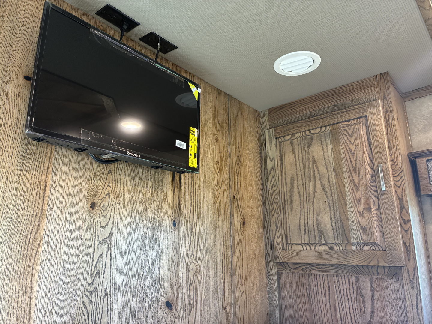 New 2026 Lakota IN8315SR 3H 15' LQ Horse Trailer