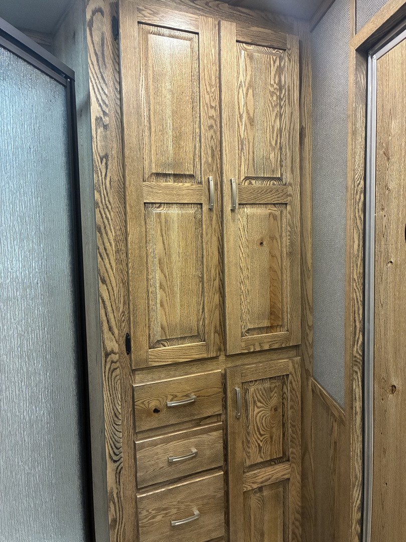 New 2026 Lakota IN8315SR 3H 15' LQ Horse Trailer