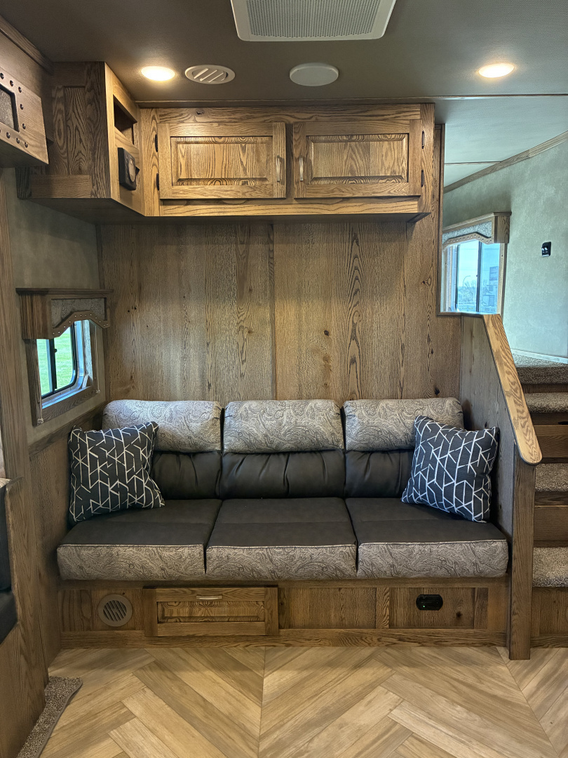 New 2026 Lakota IN8315SR 3H 15' LQ Horse Trailer