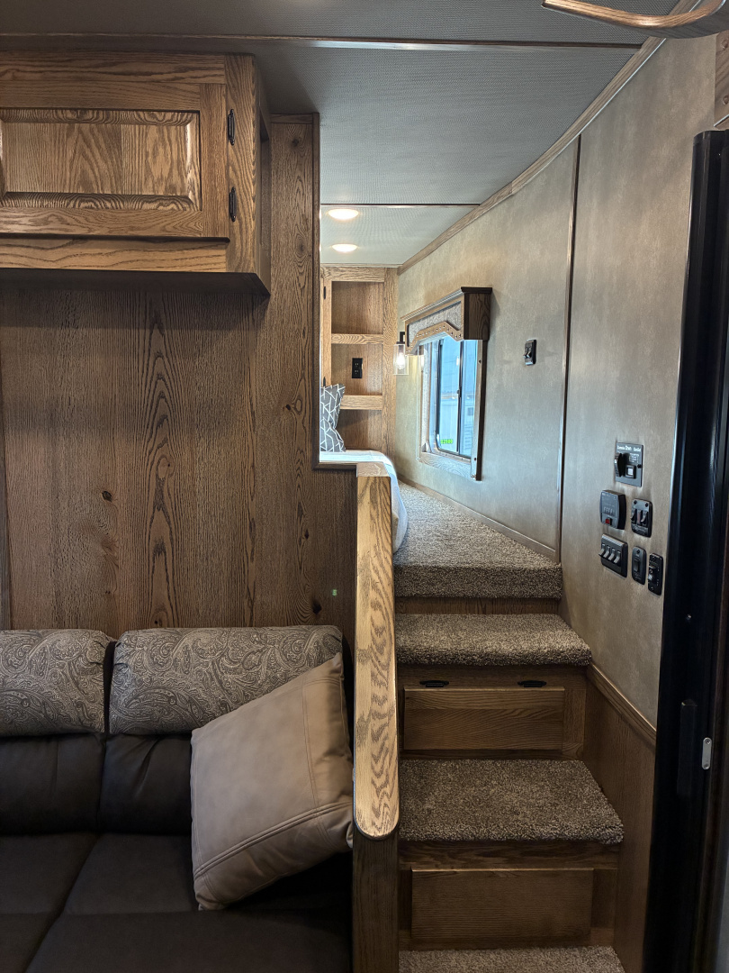 New 2026 Lakota IN8315SR 3H 15' LQ Horse Trailer