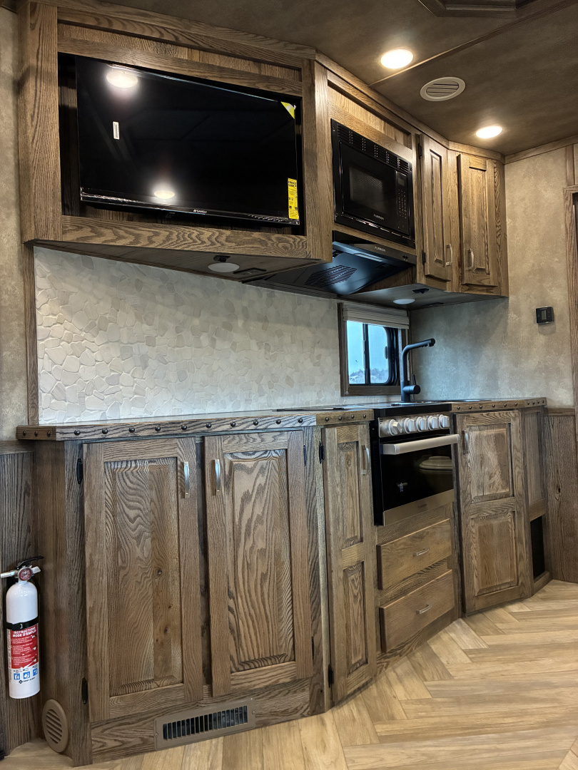 New 2026 Lakota IN8315SR 3H 15' LQ Horse Trailer