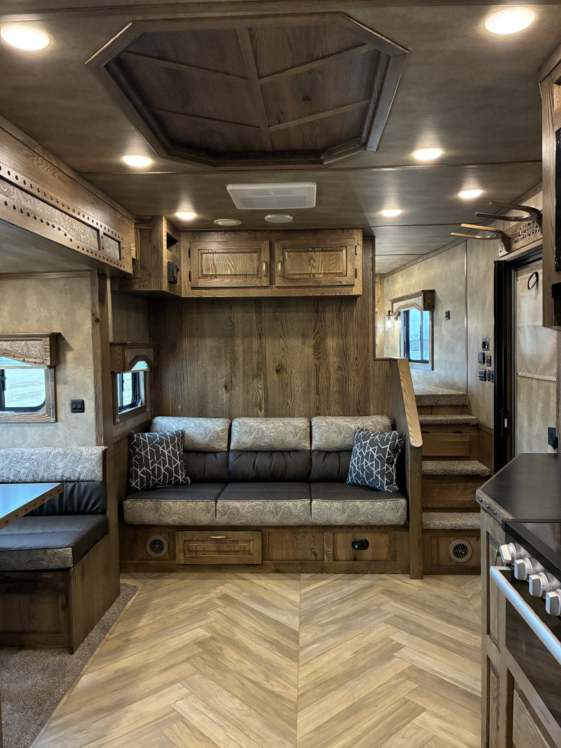 New 2026 Lakota IN8315SR 3H 15' LQ Horse Trailer