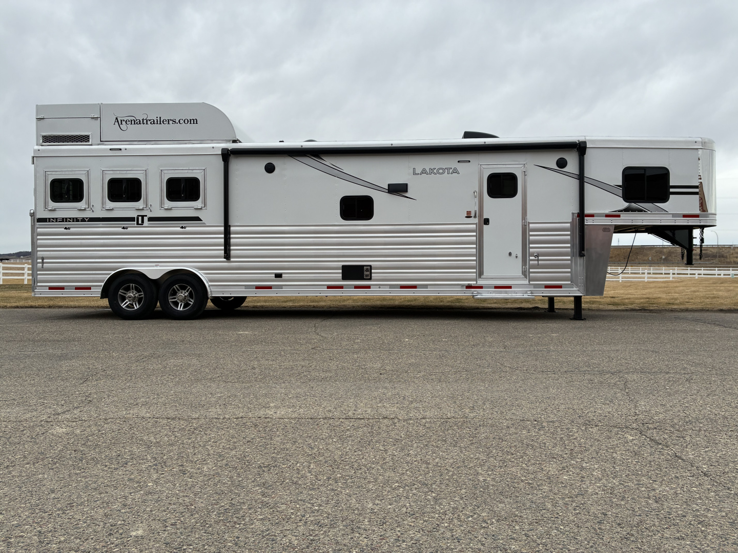 New 2026 Lakota IN8315SR 3H 15' LQ Horse Trailer