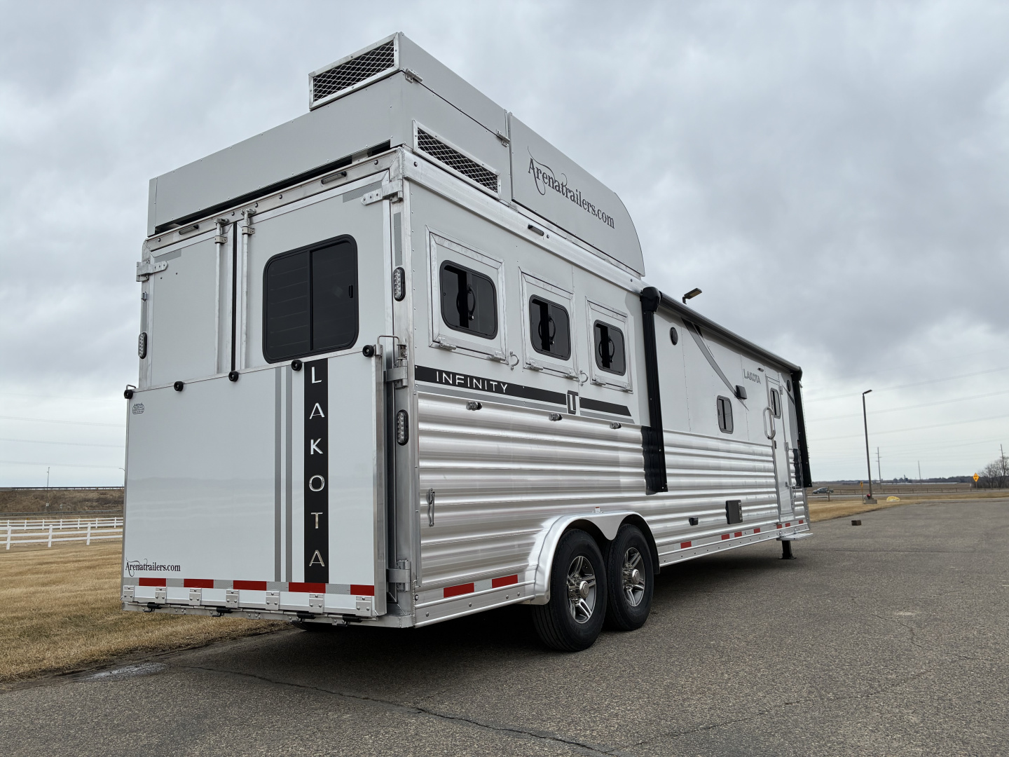 New 2026 Lakota IN8315SR 3H 15' LQ Horse Trailer