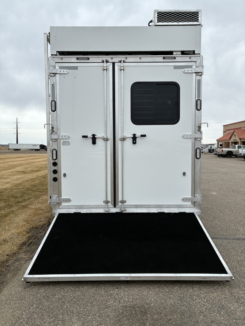 New 2026 Lakota IN8315SR 3H 15' LQ Horse Trailer