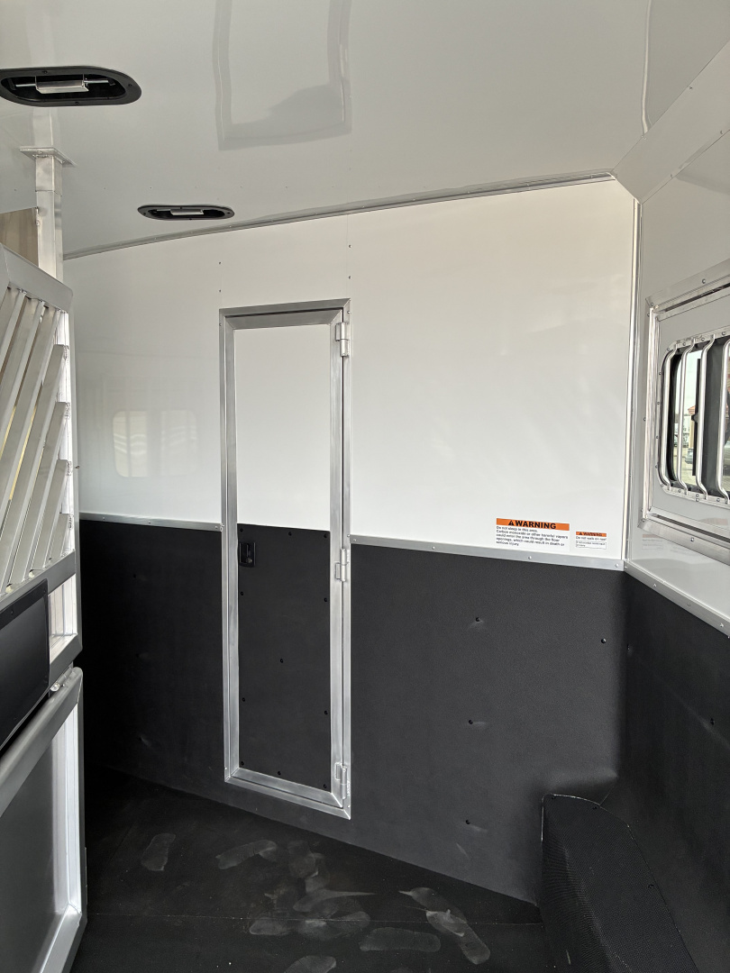 New 2026 Lakota IN8315SR 3H 15' LQ Horse Trailer