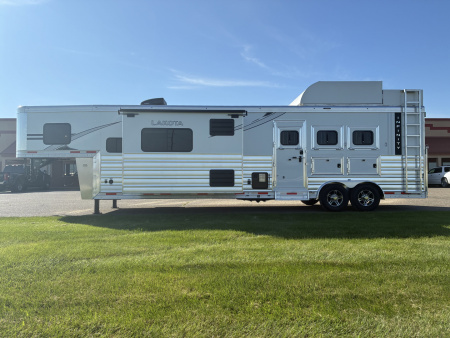 New 2026 Lakota IN8315SR 3H 15' LQ Horse Trailer