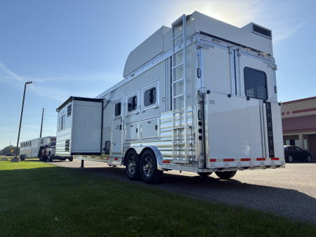 New 2026 Lakota IN8315SR 3H 15' LQ Horse Trailer