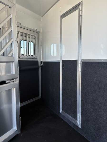 New 2026 Lakota IN8315SR 3H 15' LQ Horse Trailer