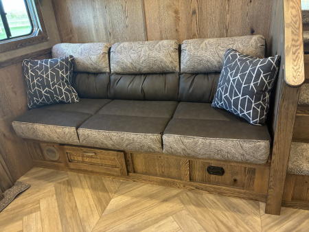 New 2026 Lakota IN8315SR 3H 15' LQ Horse Trailer