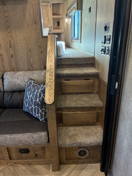 New 2026 Lakota IN8315SR 3H 15' LQ Horse Trailer