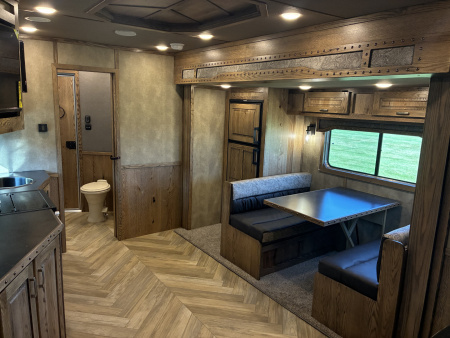 New 2026 Lakota IN8315SR 3H 15' LQ Horse Trailer