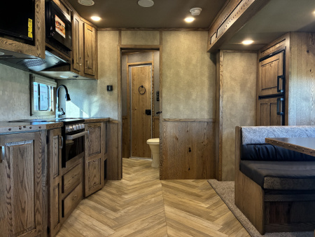 New 2026 Lakota IN8315SR 3H 15' LQ Horse Trailer