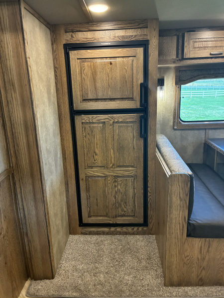 New 2026 Lakota IN8315SR 3H 15' LQ Horse Trailer