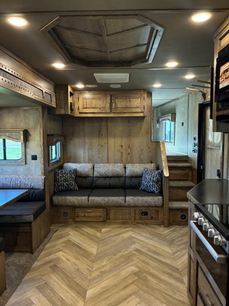 New 2026 Lakota IN8315SR 3H 15' LQ Horse Trailer