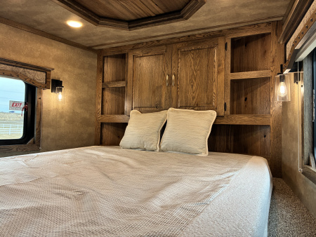 New 2026 Lakota IN8315SR 3H 15' LQ Horse Trailer