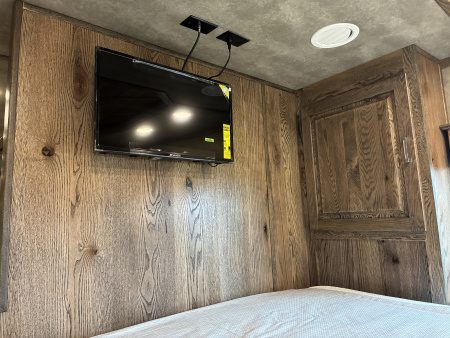 New 2026 Lakota IN8315SR 3H 15' LQ Horse Trailer