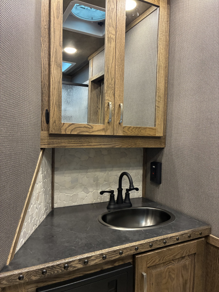 New 2026 Lakota IN8315SR 3H 15' LQ Horse Trailer