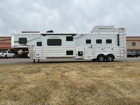 New 2026 Lakota IN8315SR 3H 15' LQ Horse Trailer