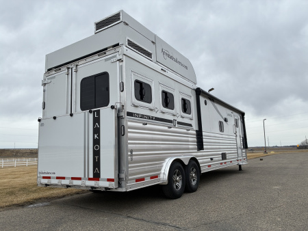 New 2026 Lakota IN8315SR 3H 15' LQ Horse Trailer