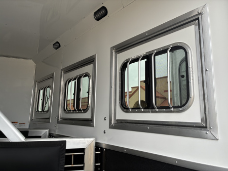 New 2026 Lakota IN8315SR 3H 15' LQ Horse Trailer