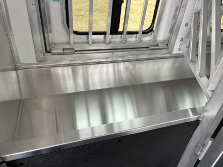 New 2026 Lakota IN8315SR 3H 15' LQ Horse Trailer