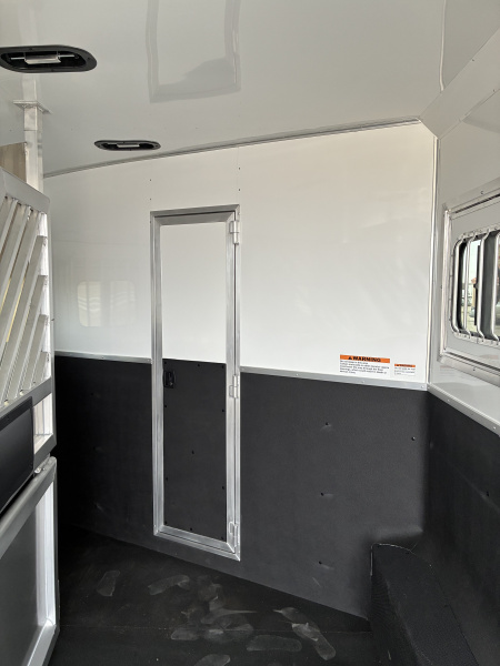 New 2026 Lakota IN8315SR 3H 15' LQ Horse Trailer