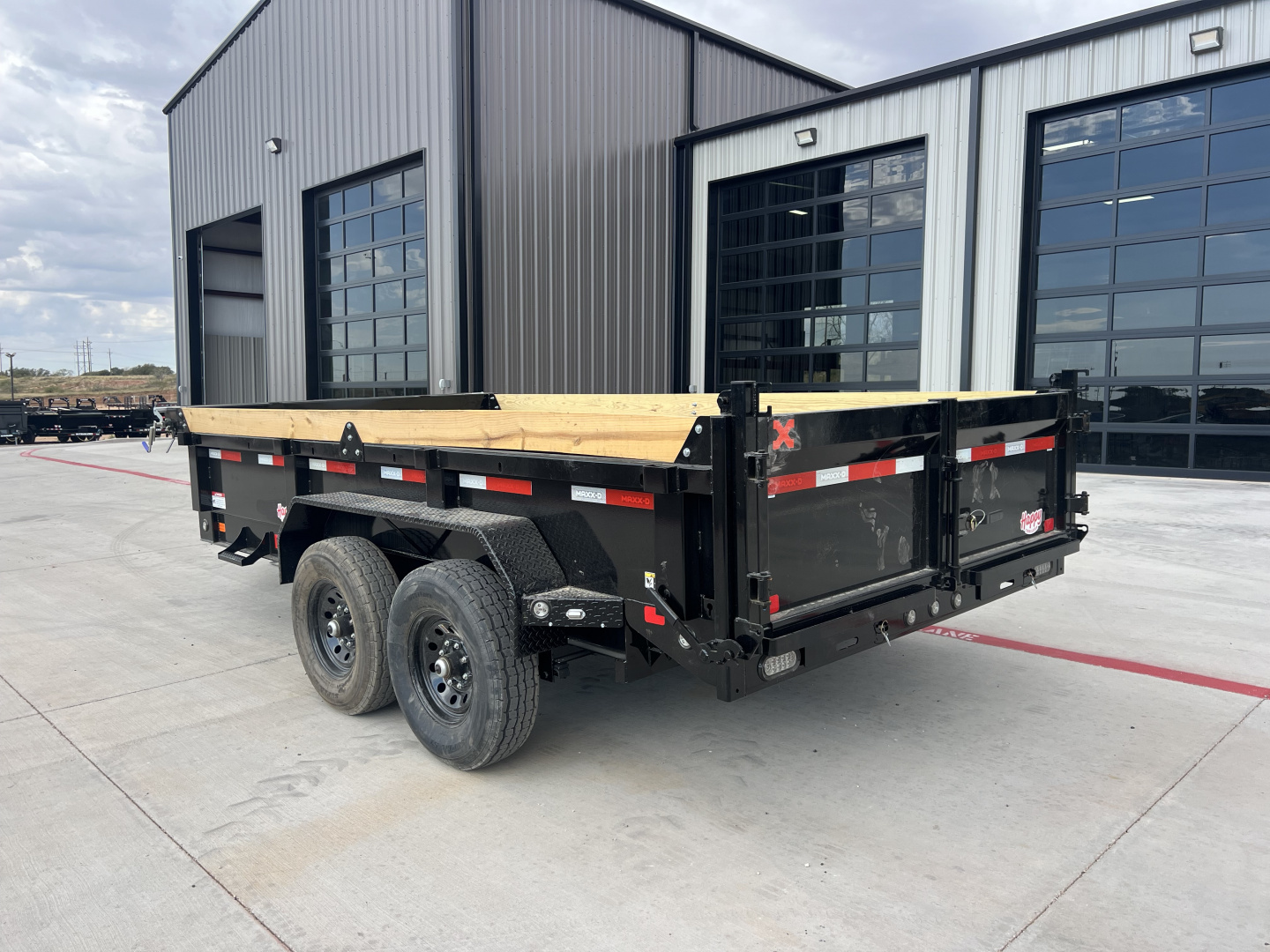 New 2026 MAXX-D 83”x14’ BP Dump w/ 18” Sides – DKX