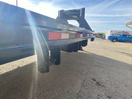 New 2028 Load Trail 102x32 Low Pro w/Hydro Jacks and 12ft Hydro Dove Tail 26K Gooseneck Bodies