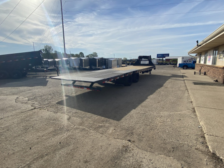 New 2028 Load Trail 102x32 Low Pro w/Hydro Jacks and 12ft Hydro Dove Tail 26K Gooseneck Bodies