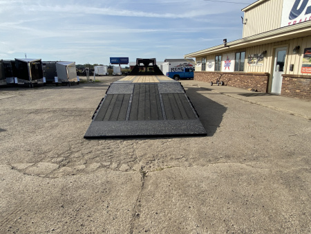 New 2028 Load Trail 102x32 Low Pro w/Hydro Jacks and 12ft Hydro Dove Tail 26K Gooseneck Bodies