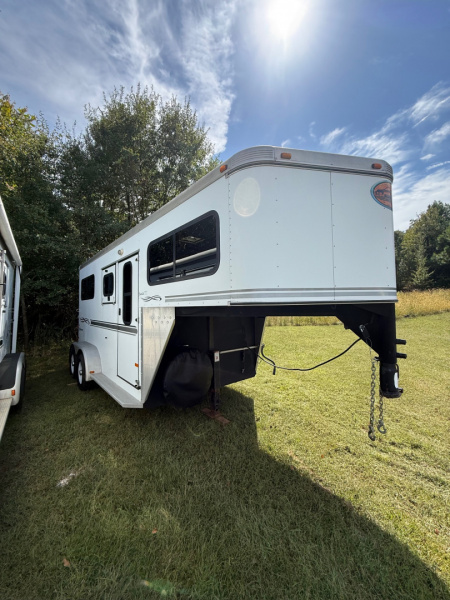 Used 2005 Sundowner Sunlight 2H ST Horse Trailer