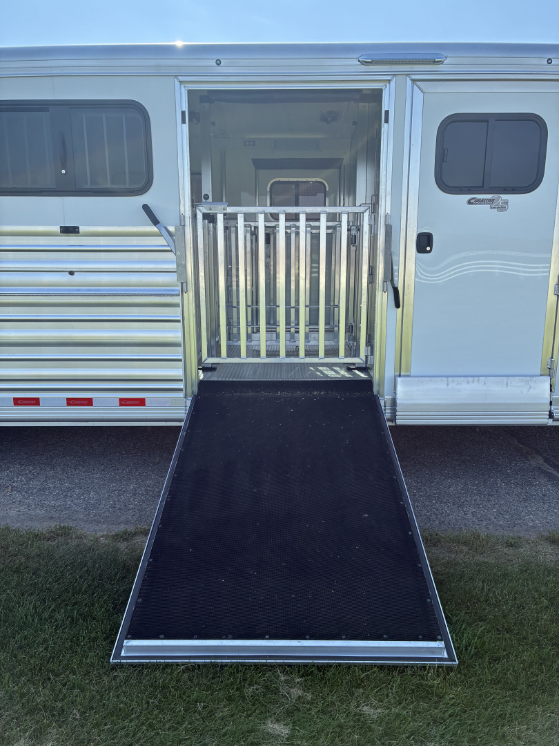 New 2026 Cimarron 10 Pen Showstar LX Stock Trailer