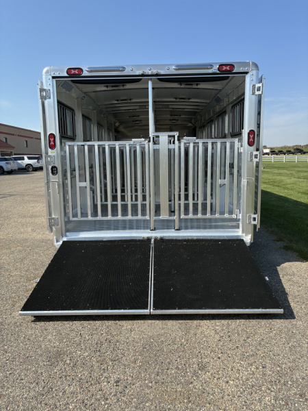 New 2026 Cimarron 10 Pen Showstar LX Stock Trailer