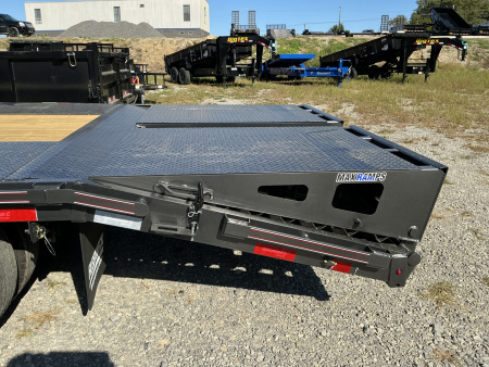 New 2026 Diamond C FMAX 210 GOOSENECK TRAILER 20+5 ALUMINUM WHEELS, MAX RAMPS 14 PLY TIRES