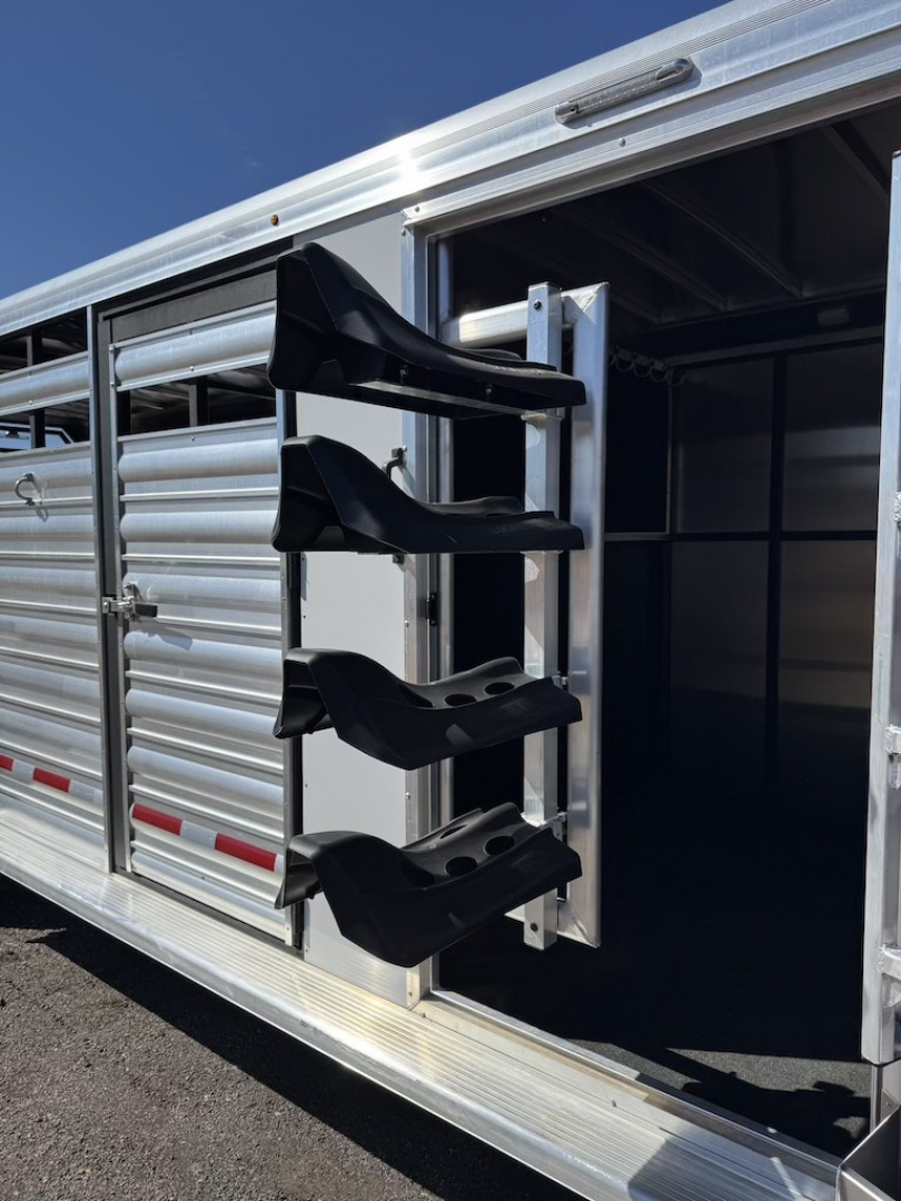 New 2025 Logan Coach 22' Stockman Combo