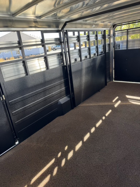 New 2025 Logan Coach 22' Stockman Combo