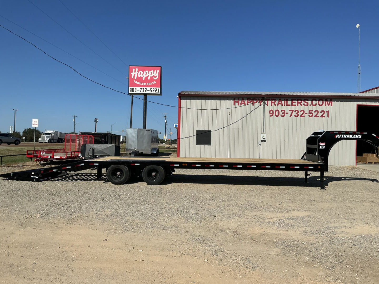 New 2026 PJ 102"x32' GN Low-Pro Flatbed w/ Duals - LD