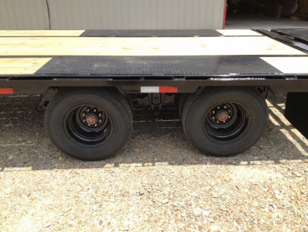 New 2026 PJ 102"x32' GN Low-Pro Flatbed w/ Duals - LD