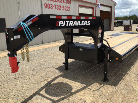 New 2026 PJ 102"x32' GN Low-Pro Flatbed w/ Duals - LD